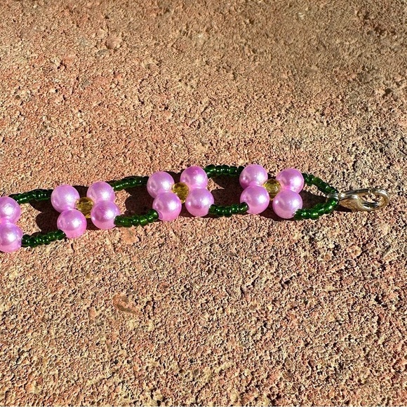 Light Purple Floral Adjustable Bracelet with Silver Accents - Picture 4 of 4